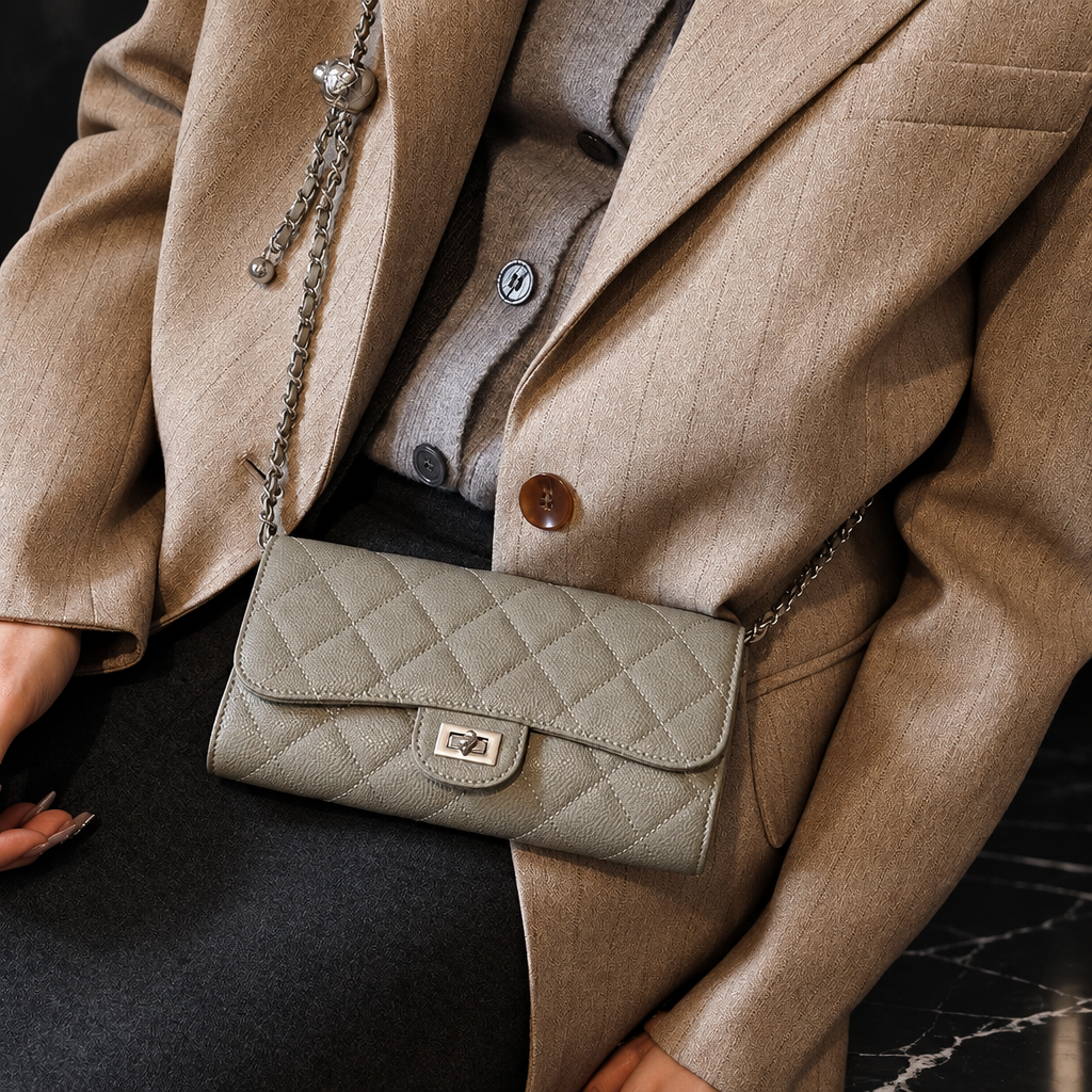 Leather wallet Luna shot 6