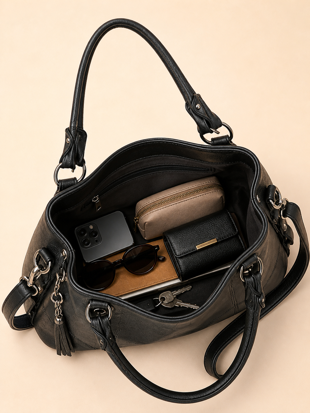 Handtasche aus weichem Leder mit Quaste