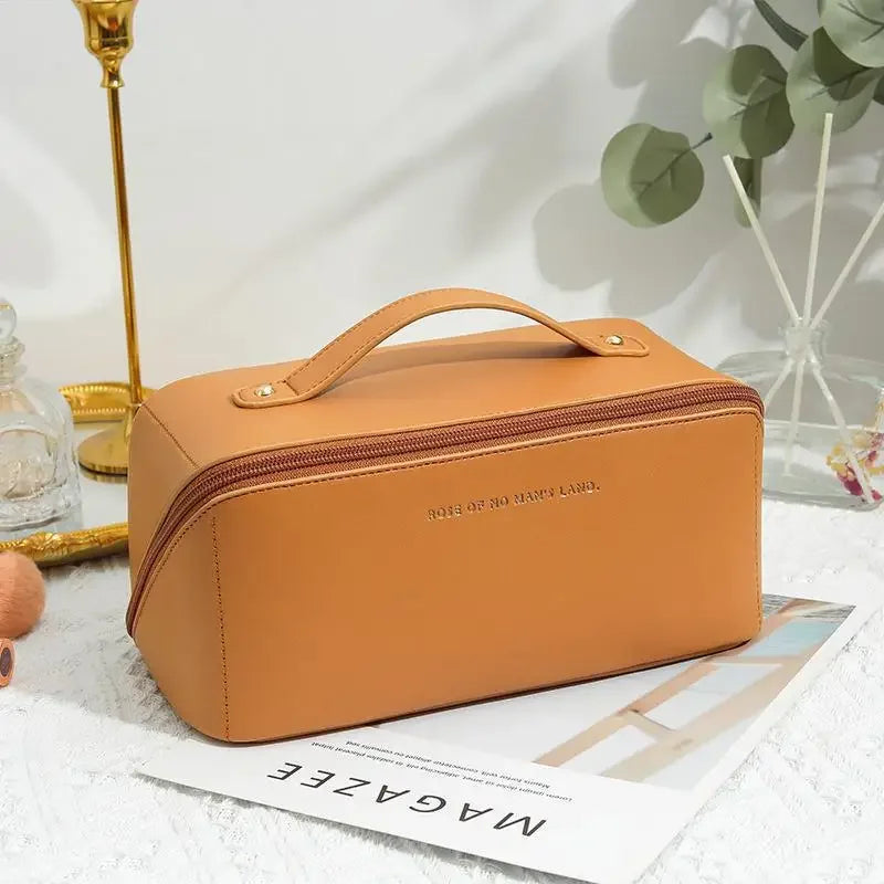 LUNA Compact Wash Pouch