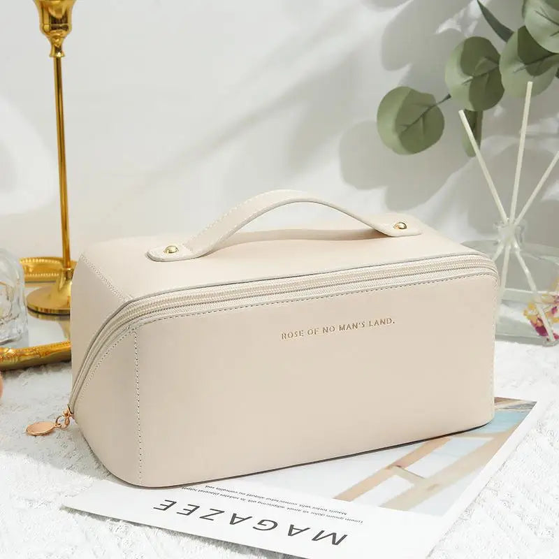 LUNA Compact Wash Pouch