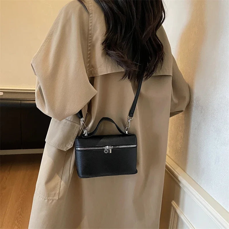 Luna Forma Box Crossbody