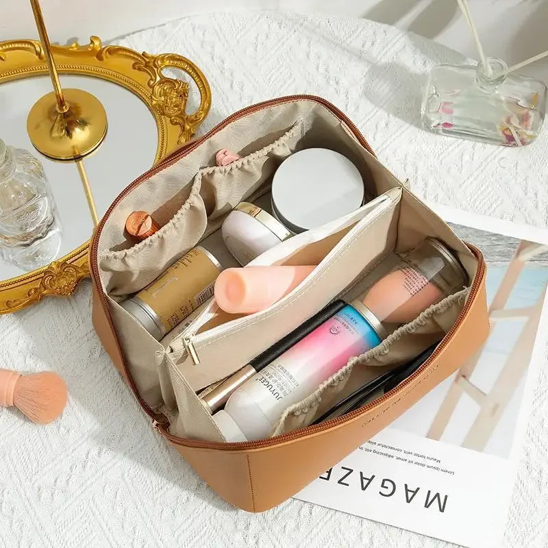 LUNA Compact Wash Pouch