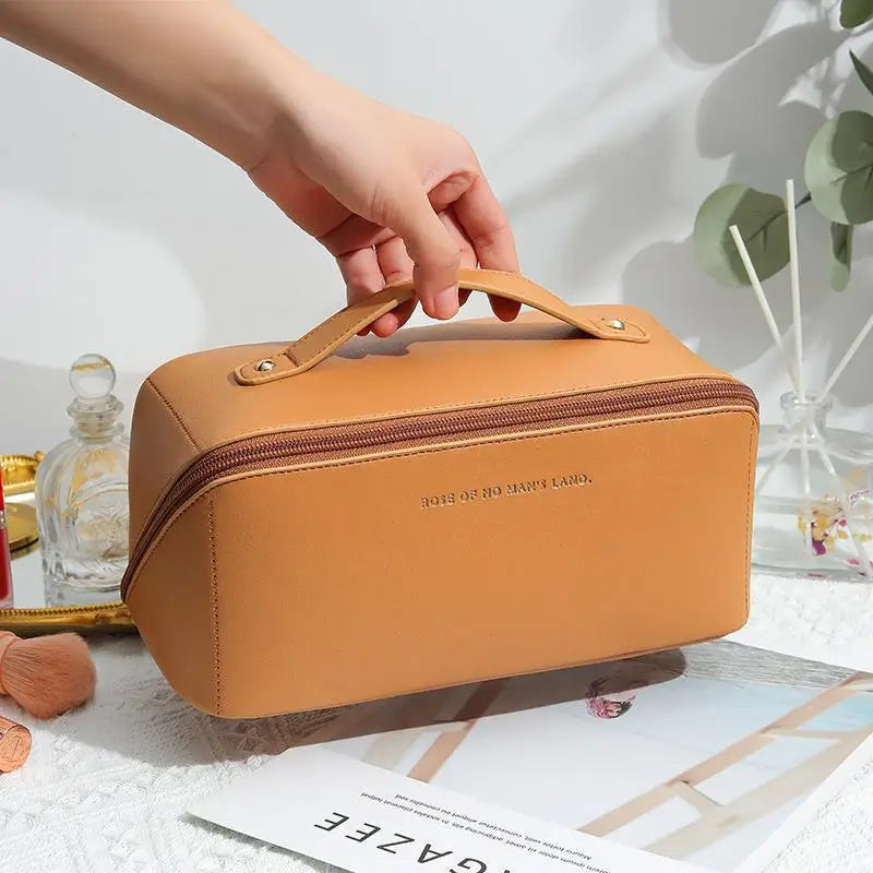 LUNA Compact Wash Pouch
