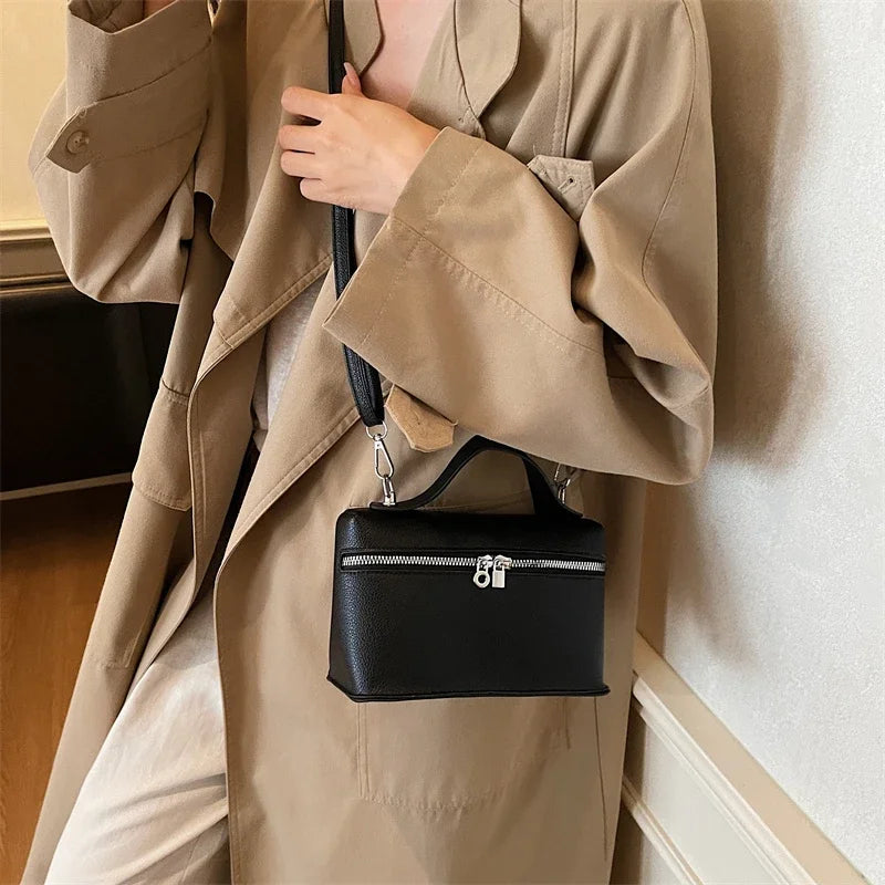 Luna Forma Box Crossbody
