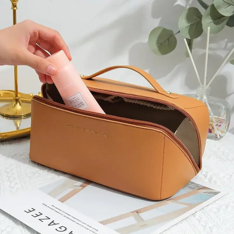 LUNA Compact Wash Pouch