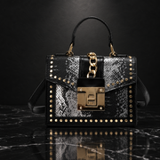 Alligator crossbody Luna shot 5