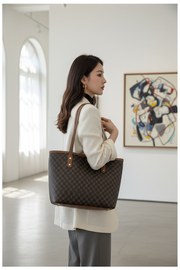 Dark tote shoulder lifestyle