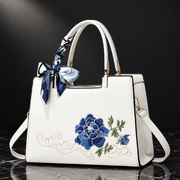 Floral embroidered bag Luna shot 1