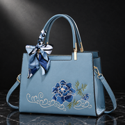 Floral embroidered bag Luna shot 3