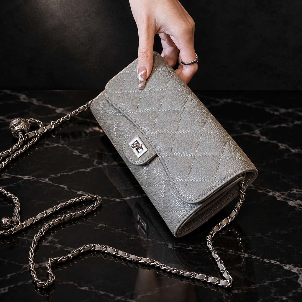 Leather wallet Luna shot 8