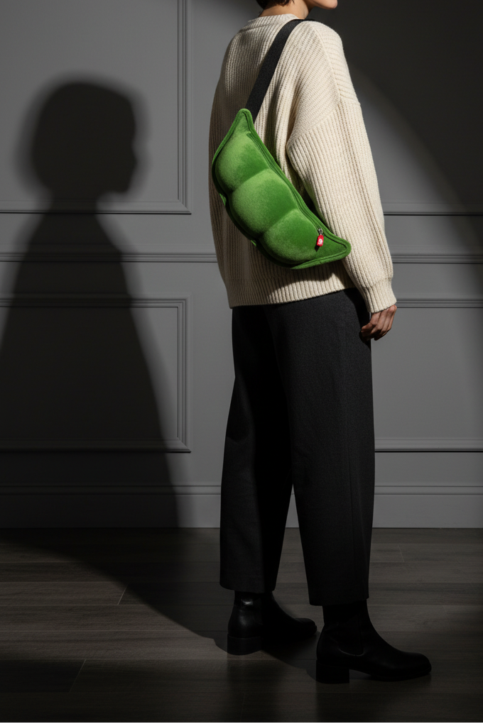 Pea Bag cream knit lifestyle