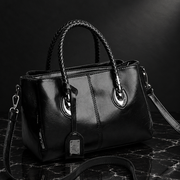 Stitched shoulder bag Luna shot 4