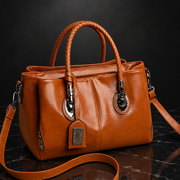 Stitched shoulder bag Luna shot 6